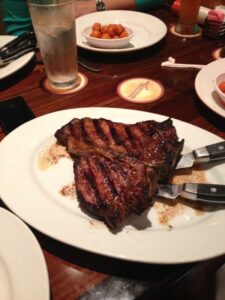 Typický americký T-bone steak